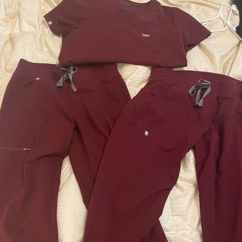 Figs maroon set size S: 3 pieces